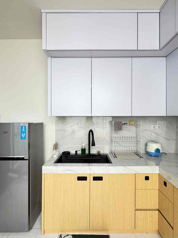 Kitchen minimalis di rumahku ✨
Sebenernya area ini nggak ada saat serah terima, jadi aku renovasi dan bikin kitchen. Aku pakai hpl natural wood yang dikombinasi dengan white untuk kitchen set 😊

#livinshome #KitchenMinimalis #dapurmodern #rumahminimalis #KitchenSet #Kitchen #InspirasiDapur #KitchenCompact