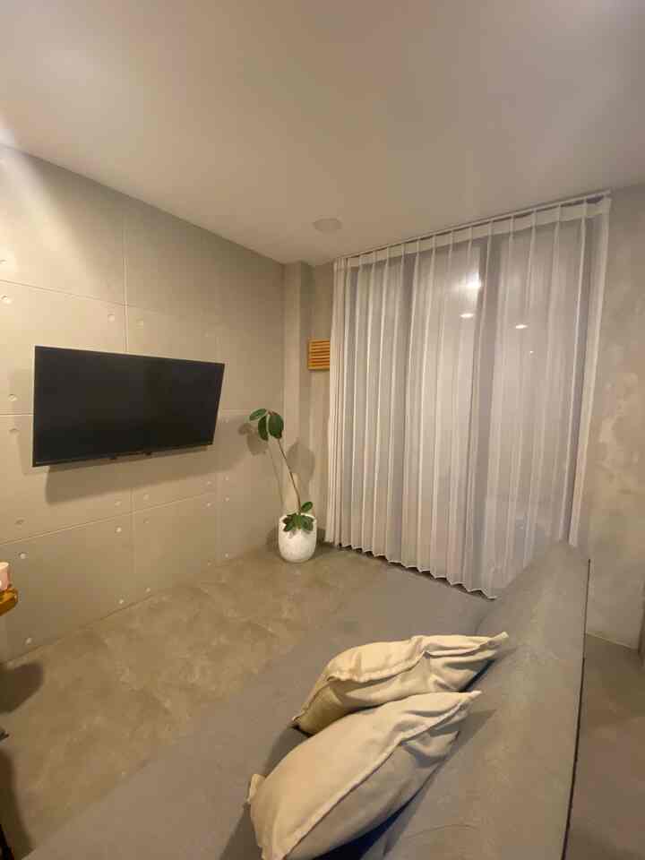 Keadaan dimalm hari saat anak2 udh pada tidur 😁 #TVSonyBravia #LantaiGranit #dindingaci #RumahOpenSpace #RumahTanpaSekat #NightVibe