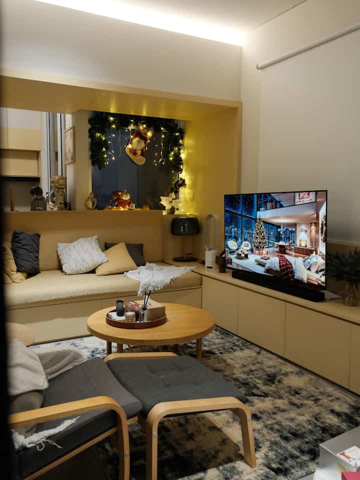 Suasana malam livingroom..
Especially chirstmas vibes…
Open space meski gak luas tapi terlihat luas..

#RumahOpenSpace #RumahTanpaSekat #NightVibes #LantaiVynil #JapandiLivingroom #HPLaica 