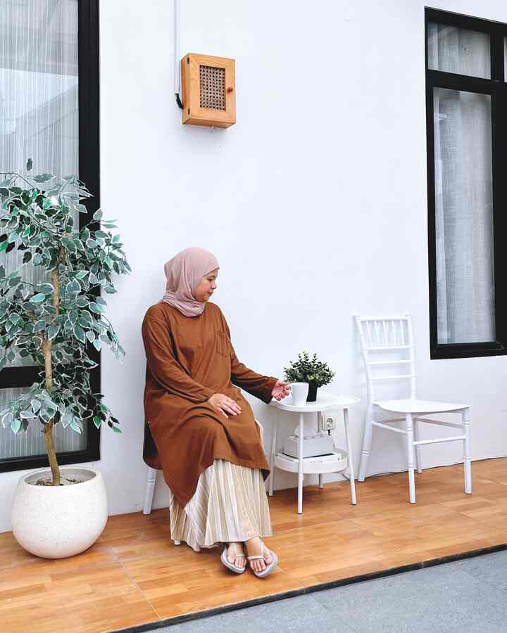Teras Rumah

Salah satu spot favorite buat duduk santai yaaa di depan rumah…

#WarnaCatRumah #TanamanArtificial #PenutupMCB #terasrumah #carport #homesweethome #DekorasiRumah