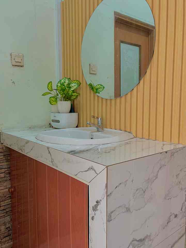 Dekorasi wastafel minimalist. Dengan sentuhan walpanel kayu dikombinasi dengan meja granit putih ditambah sedikit tanaman hias bikin wastafel makin cantik.
#wastafel
#wastafelkamarmandi
#inspirasiwastafel
#wastafelminimalist
#inspirasiwastafel
#dekorasiwastafel
#inspirasiwastafelminimalist