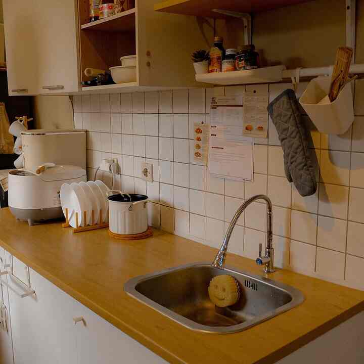 Pada saat akan memiliki rumah aku dan suami sudah mengincar tema dapur japandi dengan dominan sentuhan white dan wood. Akhirnya kami pun memilih kitchen set ikea knoxhult dan merakit sendiri tanpa bantuan tukang. 
Alasan kami memilih ikea knoxhult karena nanti jika akan relayout masih bisa dibongkar pasang. Berbeda halnya jika kami sudah membangun dapur permanen denga cor an semen. Dan harga pun relatif terjangkau dengan kualitas yang sangat baik hingga saat ini sudah 3 tahun lebih masih awet dan kokoh.

#kitchensetjapandi #kitchensetikea #ikeaknoxhult #MyDreamKitchen #KitchenRenovation #KitchenStyling