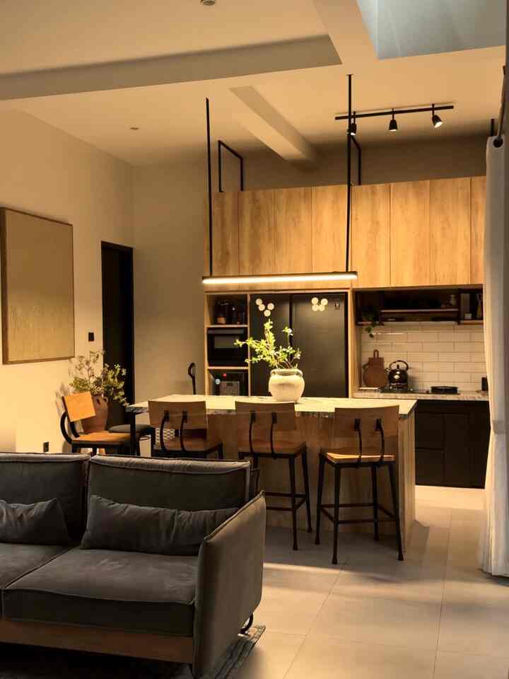 Before After Kitchen Area

Dengan konsep open plan dan memang untuk kitchen kami expose jelas, dari awal bangun sudah dirancang ingin terlihat jelas

Agar lebih berkesadaran puny area open plan, jadi rajin bersih2 kitchen juga

Dann ini suasana disaat menjelang malam, dengan berbagai cahaya lampu 

#bumitmi #kitchenset #mydreamkitchen #kitchenrenovation #kitchenstyling #beforeafterkitchen #dapuropenplan #lantaiabu

