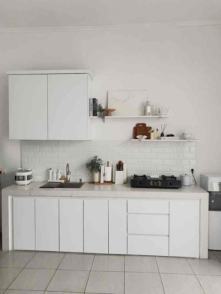 Kitchen Organizing ✨

Tips menata isi kabinet dapur supaya rapih menggunakan box organizer, selain memudakan saat mencari barang juga memudahkan saat dibersihkan.

#kitchenset #inspodapur #dapurminimalis #kitchenorganize #dekorasidapur #kitchencompact 