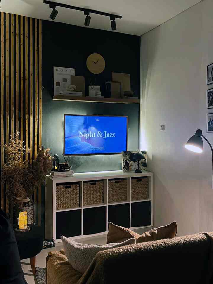 ➖ Last December 2024 🥹✨

Malem tahun baruannya kemana? 
Kalau kita dirumah aja, sambil berdoa semoga tahun depan lebih sehat, bahagia, sukses dan lancar rezeki Aaammiiinnn.. 

Happy New Year All 🥳🎇

#sofa2seater #tvled #lentera #standinglamp #rakstorage #rakbuku #ambalandinding #walldecor #jamdinding #catdinding #karpetetnik #karpetruangtamu #stool #cushionsofa #lampusorot #livingroom #smalllivingroom #tvroom #ruangtv #ruangkeluarga #nightvibes #livingroomnightvibes #homedecor #homestyle #interiorinspo #warmandbolddecor #bolddecoration #boldlivingroom 