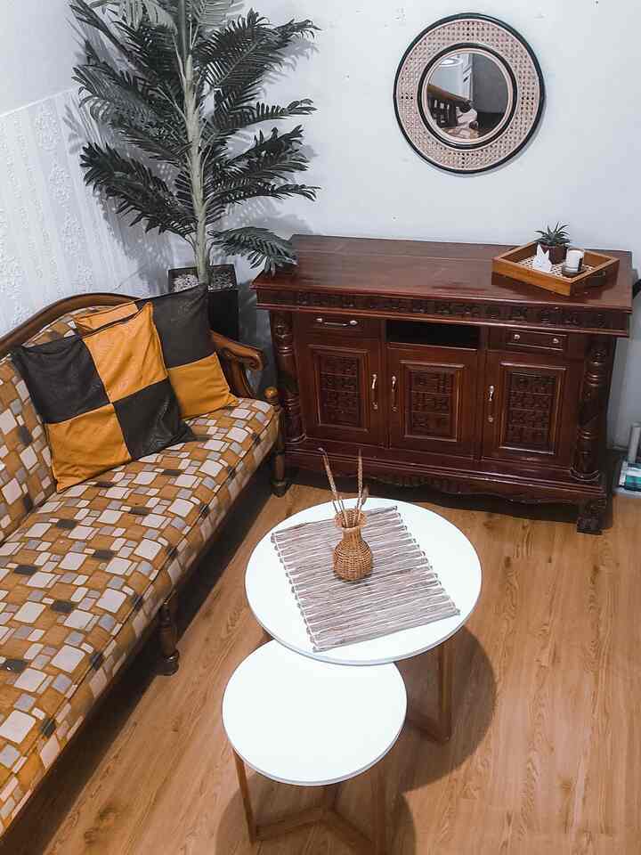 Ruang tamu kedua, ukurannya nyambung dengan ruang tamu pertama tapi masih memiliki konsep apa adanya 🥹
Tapi ruang tamu ini udah nyaman sekali untuk aku dan orang rumah 🫶🏻

#RuangTamu #LivingRoomStyling #LivingRoom #Ruangtamumungil #Ruangtamusederhana #ruangtamuminimalist #dekorasiruangtamu 