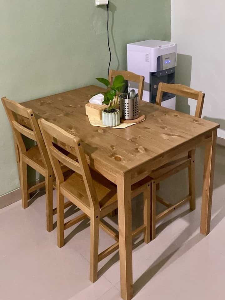 Sudut meja makan di #umahurban #ikea #diningroom