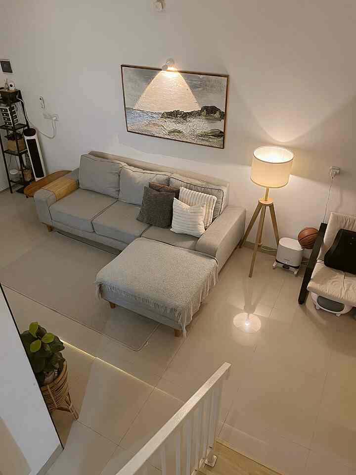 Beberapa before after di rumah ini. Karena ini adalah rumah second maka kami sedikit makeover rumah ini agar lebih masuk ke tema white and wood di rumah kami. 

#LivingRoom #SofaMinimalis #BeforeAfter #MakeoverRumah #DIYLowBudget #MakeoverLowBudget #JapandiOnBudget #Japandi #MinimalisHome #Tangerang #RumaKaf