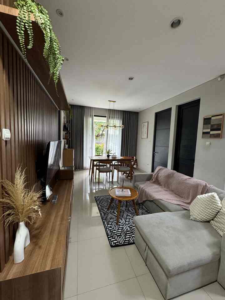 my fave spot day by day🖤

#livingroom #ruangkeluarga #cimahi #bandung #rumahdeveloper #HPL #HPLKayu #LantaiGranit #Wallpanel #TVpanel #openspace #scandinavian #minimalis #rumahcluster #aesthetic #room #familyroom 