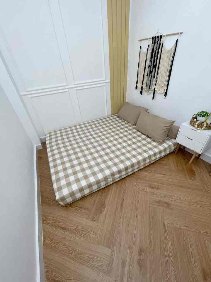 Kamar anak ukuran 3x3 menggunakan kasur Uk 160x200 pakai lantai vinyl dan dinding cat putih biar terkesan luas #kamaranak #kamar #kamarminimalis #kamartidur #inspirasikamar #kamarmungil #homedecor #homesweethome #kamaranakminimalis 