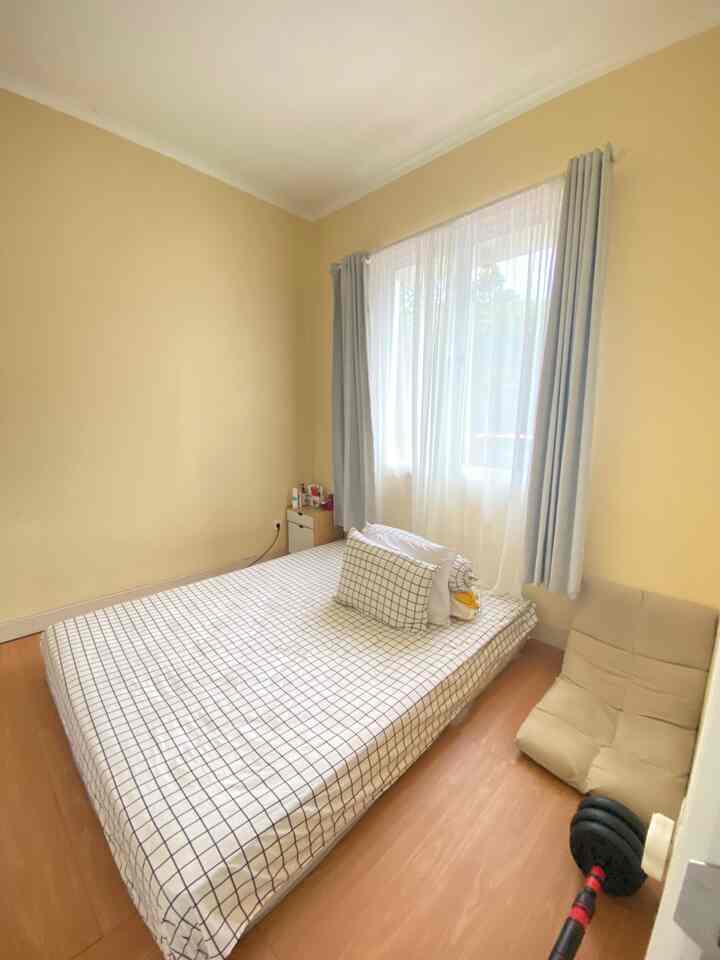 Kamar tamu ini kami alihfungsikan sebagai ruang kerja juga. Kamar yang mengusung minimalis modern ini tidak memiliki banyak furniture karena konsepnya hanya ditempati ketika ada tamu menginap

#BedroomMinimalis
#KamarTidurEstetik
#RenovasiKamarTidur
#KamarTidurMinimalis
#BedroomStyling
#MyDreamBedroom
#IdeKamarTamu