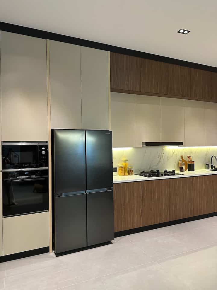 Before and after kitchen JEANHOUSE ✨

Paling suka sama colour combo hpl dapur aku, btw ini pake HPL AICA ya 🥰

#mydreamkitchen #kitchenstyling #kitchenrenovation #oven #microwave #kulkas #hpl #cookerhood #stove #dapur