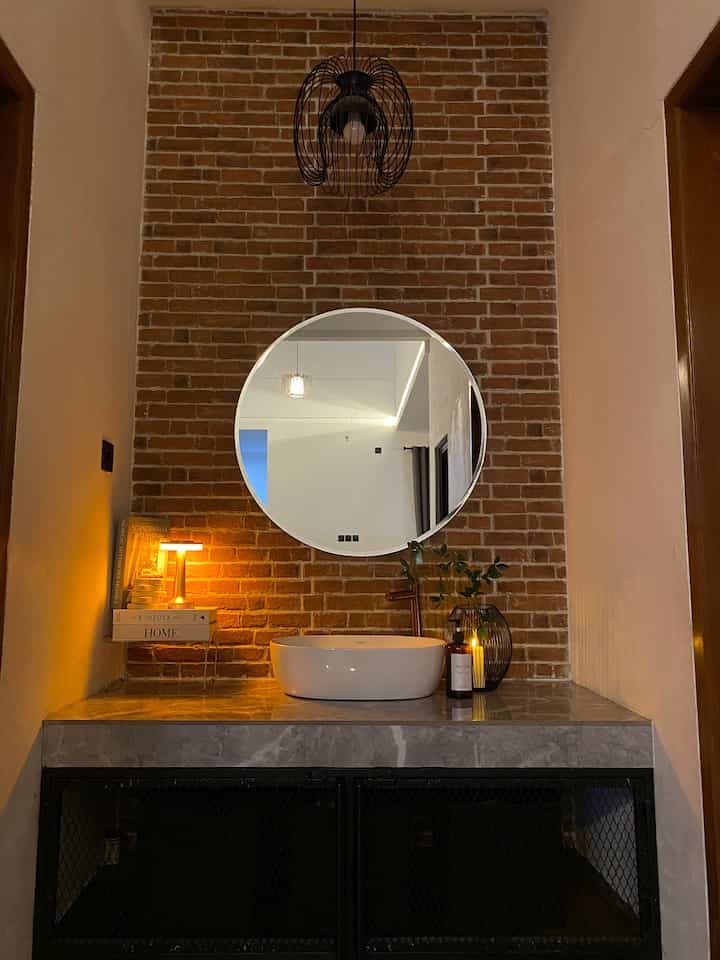 Sink corner

There is between 2 bedrooms. The theme wants to be industrial style by using exposed brick granite and perforated iron plate under-table cabinet.

#sink #inspirasiwastafel #tablelamp #dummybook #rumahminimalis #rumahmodern #roundmirror