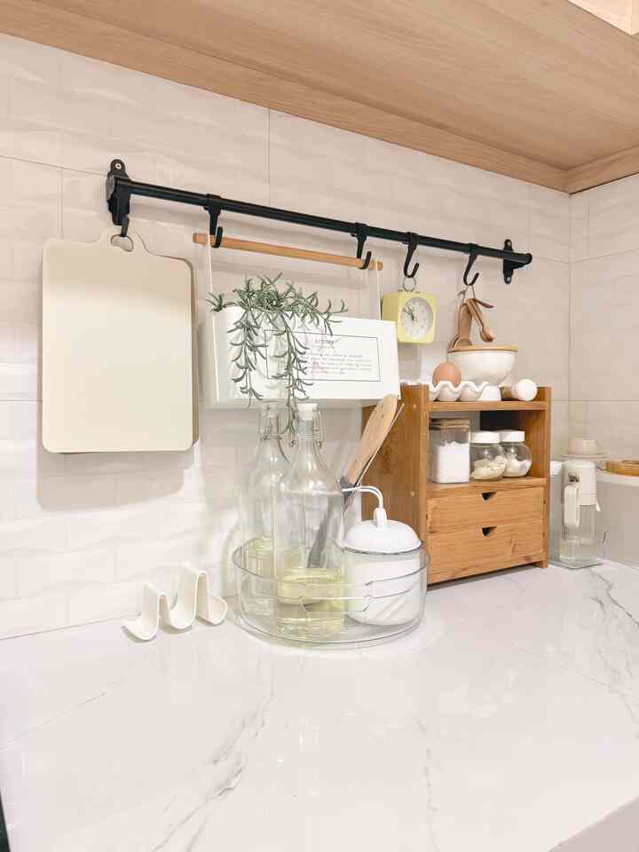 Redecor Kitchen Corner 🩵
The addition of rotating storage to store some cooking needs gives a new feel to the kitchen at home.rimara. The impression is neater & more organized.

Hopefully inspiring 🩵

#KitchenSet #KitchenSetMinimalis #MyDreamKitchen #KitchenCorner #dapurkecil #dapurminimalis