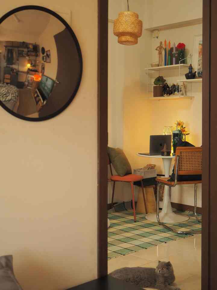 Details shoot di apartement kecil ✨
Kadang perintilan kecil dekorasi bisa membuat ruangan semakin nyaman, karena barang-barang tersebut mewakili dari si pemilik. 

#decorationitems
#perintilandekor
#tinyapartment
#selasarapt
#roomdecor
#mejabulat
#lightroom
