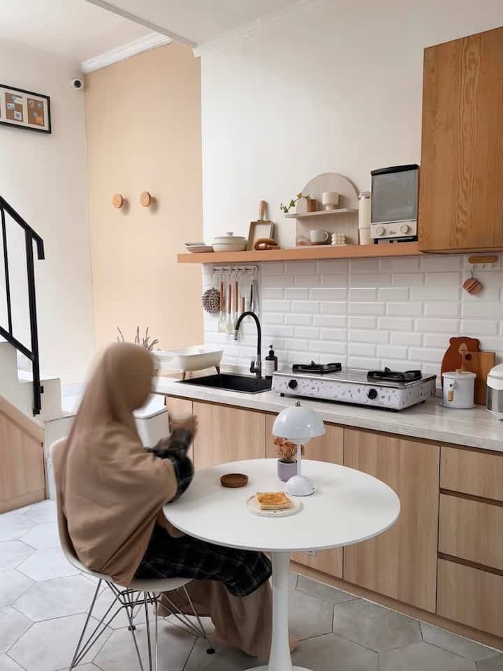 Slow morning with breakfast 🥪☕️

Sebelum liburan berakhir, kita nikmati sarapan dengan santai. Karena kalau anak2 udah mulai sekolah pagi2 itu sungguh hectic banget, kadang sarapan bisa sekalian makan siang 🤗


#MejaMakan
#WarnaCatRumah
#MomenDirumah
#InspirasiDekorasi
#RuanganFavorit
#KitchenMinimalis
#slowmorning 
#breakfast
#metime