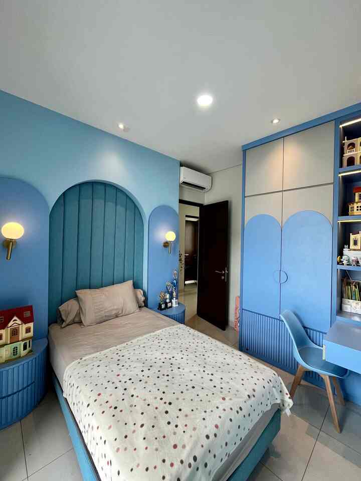 Furniture ramah anak, temanya tentu sesuai permintaan anak, laci, lemari dan headboard dengan aksen lengkung dengan meminimalisir sudut diharapkan lebih save untuk anak anak
#mejabelajaranak #warnacatrumah #tempattiduranak #rumahramahanak #materialramahanak #furnitureramahanak