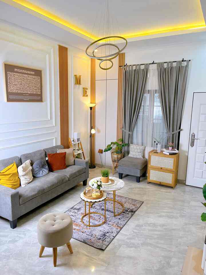 Material Ramah Anak ✨

Material ramah anak yang kami gunakan di ruang tamu ini seperti sofa empuk yang aman, karpet yang lembut untuk anak, serta semua furniture dan tanaman artifisial yang ada di ruangan ini yang aman untuk anak. Biasnaya setiap hari anak-anak bebas bermain di ruangan ini.

#RumahRamahAnak #MaterialRamahAnak #FurniturRamahAnak #Sofa3seater #RuangTamu #InspirasiRumah