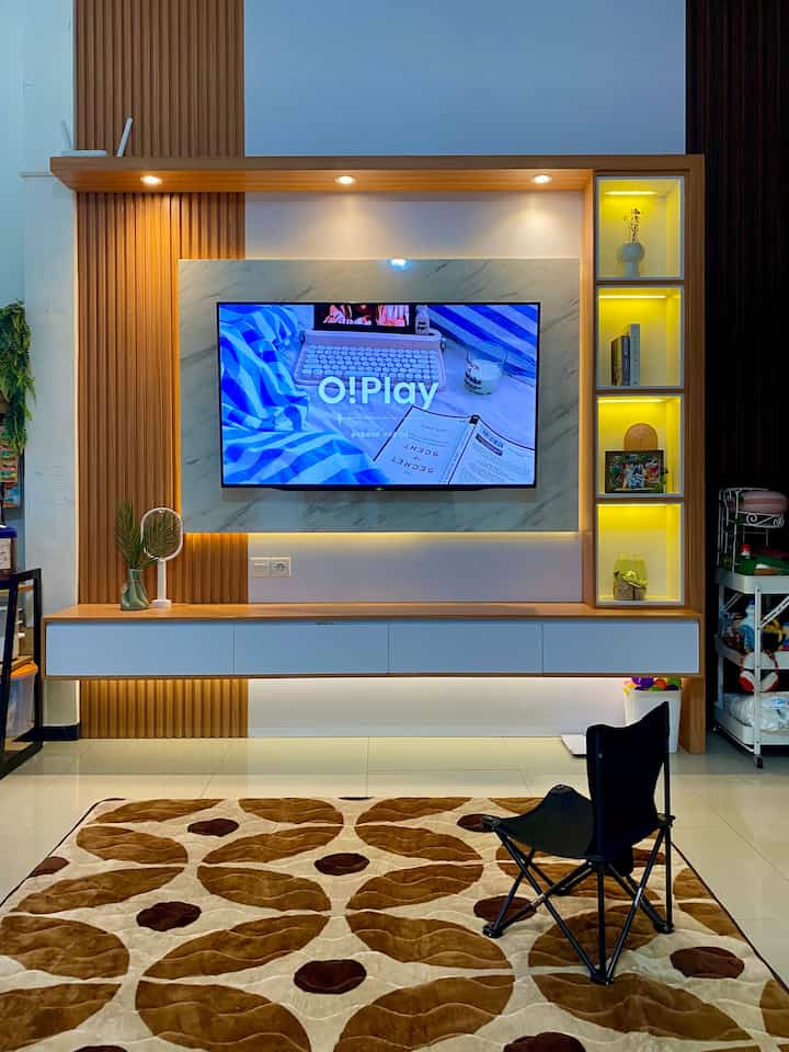 Waktu favorite adalah saat sore menjelang malam dirumah, bersama keluarga
Mendengarkan music/nonton film bersama


#karpetaesthetic #kursilipat #wpc #vasbunga #lampudownlight #dummybook #aquariumkacatiup #pajanganrumah #tvroom #ruangtv #backdroptv #momendirumah #InspirasiDekorasi #Ruanganfavorit