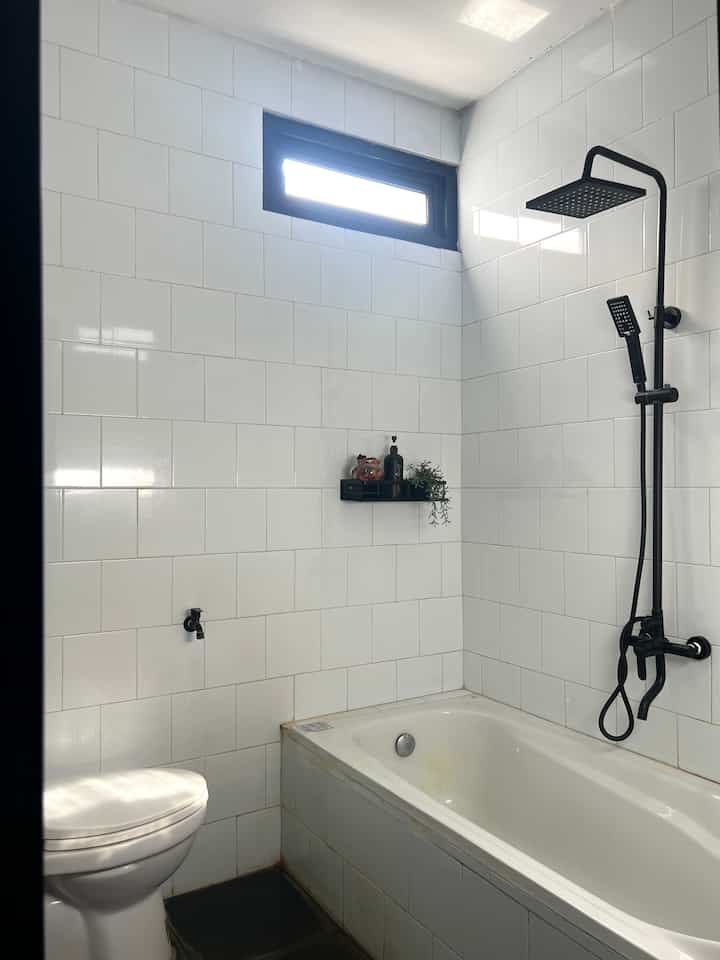 Transformasi Kamar Mandi ✨

Kamar mandi mungil yang cuma ada shower, bathtub dan kloset duduk ini ada di lantai 2. Lebih sering kami gunakan saat malam hari jadi ga perlu turun ke bawah ehee...

Keramik tiles ukuran 20x20 cm berwarna putih kami pilih agar terkesan clean dan lega.

Gimana menurut tetangga? ✨

#KeramikKamarMandi
#KeramikDinding
#DindingKamarMandi
#PintuKamarMandi
#PintuAluminium
#WarnaKamarMandi
#RenovasiKamarMandi
#BathroomMakeOver
#InspirasiKamarMandi