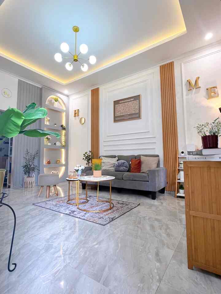 New vibes livingroom ✨

Suasana baru ruang tamu, hanya dengan mengganti lampu gantung ruang tamu bikin suasana nya langsung berubah. Aku gantu lampu gantung ruang tamu dengan lampu 6 bola yang bikin tampilan ruang tamu jadi lebih warm dan nyaman😍

#RuangTamu #RuangTamuMinimalis #LampuGantung #LampuGantungNordic #homedesign #aesthetic