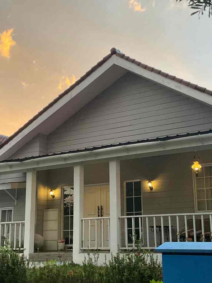 🏡 #americanclassic #minimalis #inspirasidekorasi #tangsel #exteriorrumah #stylefasad #materialrumah