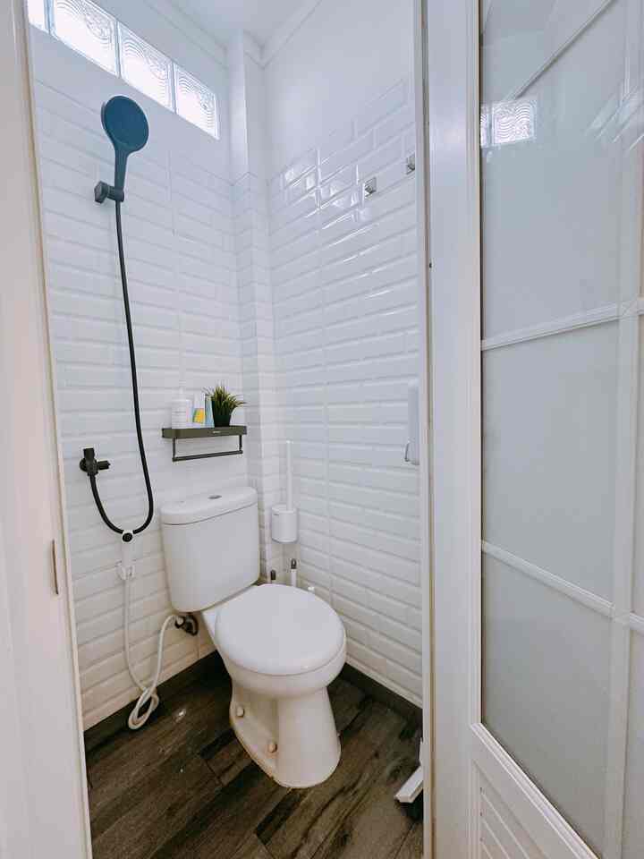 Transformasi kamar mandi kecil di kamar.

#renovasikamarmandi #bathroommakeover #inspirasikamarmandi #kamarmandikecil #kamarmandi #rumahdigang #rumahkecil #rumahminimalis #keramikkamarmandi #warnakamarmandi #dindinglantai #keramikdinding #catkamarmandi 