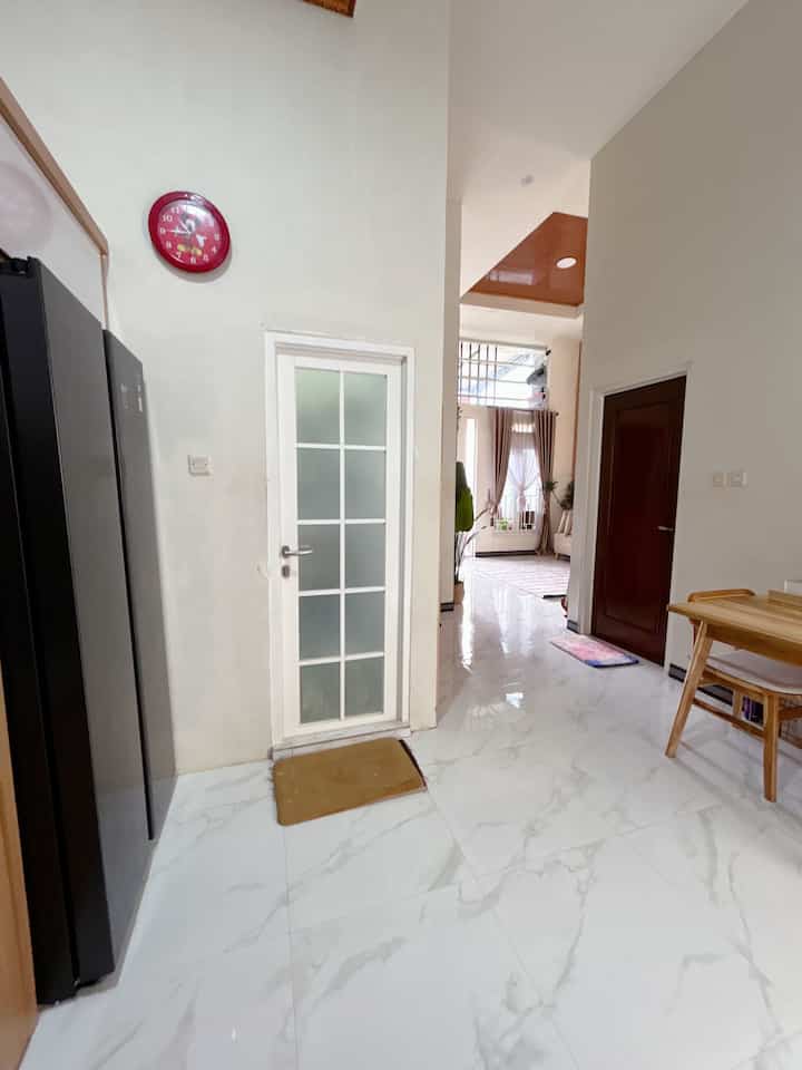 Dapur Zias Home.

#dapurantik #dapur #inspirasidapur #ruangmakan #mejamakan #kitchenset #kitchensetminimalis #inspirasikitchenset #lantaigranit #kulkassidebyside #dapurmungil 