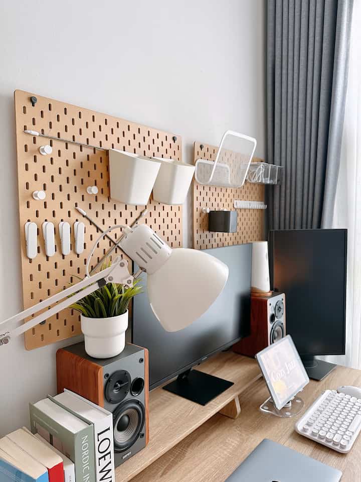 My favorite space in mini house 🤎

#minihouse #areakerja #favoritespace #mejakerja #lampumeja #rumahdigang #rumahminimalis #rumahsederhana 