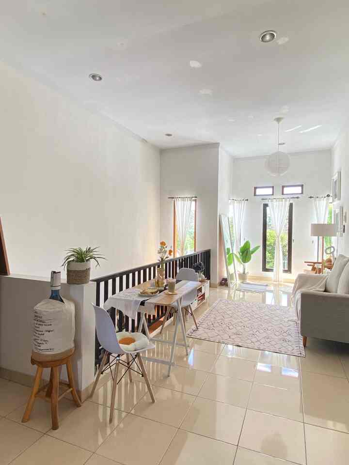 Area Favorit dirumah 💕

1. Kitchen and Dining
2. Living Room
3. Bedroom
4. Foyer

Kalau tetangga area favorit dirumah dimana nih?

#rumahopenspace #ruangtamu #catrumah #karpetruangtamu #mejamakan #kursicafe #standingfloorlamp #gordenlinen
