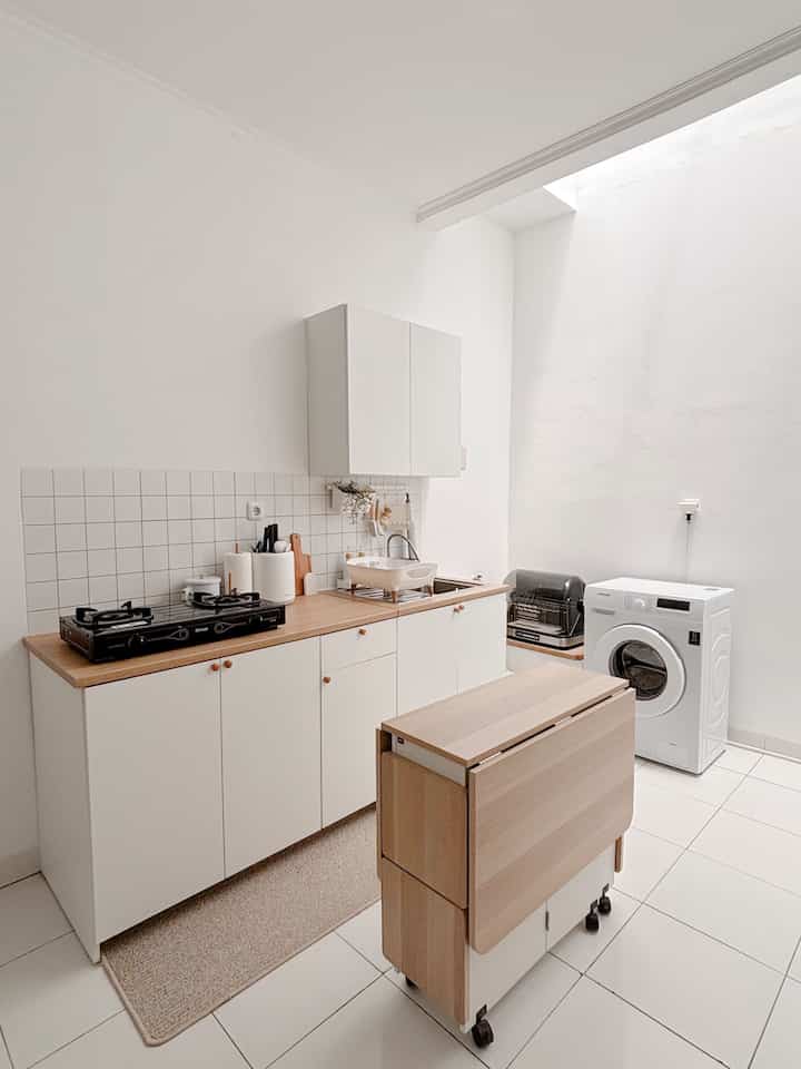 Kitcheb - Dining room - dan service area bersatu. Rumah minimalis bener bener buat kami jadi berfikir. Gimana caranya bikin rumah tetap luas tapi semua barang bisa masuk.

Jawabannya, semua barang harus ada rumahnya. Lebih terorganizir dan sangat memudahkann. Semoga menginspirasi😍

#BTNOAS10
#RumahOpenspace
#Rumahtanpasekat #knoxhult #ikea #dapurikea #mejamakanlipat #PIRA #IKEA #daurminimalis #dapursatukamar #dapurcantik