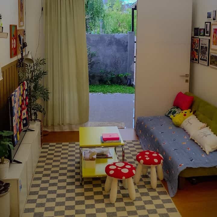 Living Room Updates, refresh living room dengan menambahkan beberapa item dekoratif baru nih, ada bantal sofa dari ikea dan krafti.. kemudian cover sofa yang aku beli secara trifthing dan tentu saja welcome gift ambassador season 9 dari ohouse juga turut meramaikan living room updates ku thank you 💙

#bantalsofaikea #bantalsofaminimalis #livingroomupdates #inspirasiruangtamu #belanjathrifting #tinylivingroom #livingroomdecoration