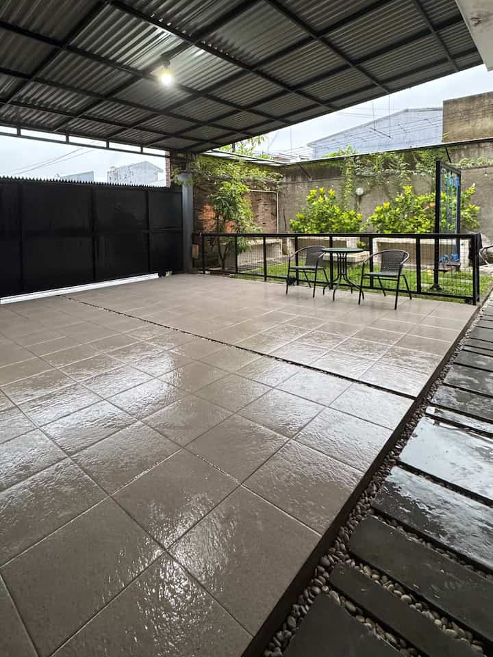 Garasi dengan pintu geser adalah pilihan kami untuk menghemat ruang dan menampilkan estetika yang elegan. 
pintu geser memberikan tampilan bersih dan modern yang melengkapi berbagai gaya arsitektur rumah, juga kesan luas, Alhamdulillah di garasi ini kami buat pula taman yang bisa beralih fungsi jadi ruang tamu outdoor yang friendly anak-anak hehehe..

#GarasiMobil
#TamanOutdoor
#TamandanGarasi
#TamanBermainAnak
#TamanIndustrial 
#IdeTamanIndustrial
#KursiTeras