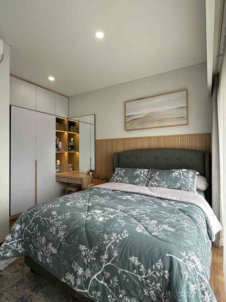 Bikin kamar 3,5 x 4 meter jadi nyaman versi rumah de mahendra ✨
Sebenernya kunci supaya kamar tetap nyaman adalah kamar yang selalu rapi. Supaya kamar nyaman, aku selalu usahakan setiap pagi merapikan kamar, dan rajin ganti sprei seminggu sekali. Untuk pemilihan warna aku pilih warna netral supaya terlihat luas dan terang. 
Kalau kamar nyaman versi kamu gimana???

#bedroominspiration
#bedroominspo
#homedecor
#homeinspiration
#inspirasikamartidur
#kamartidurmungil
#kamartidurnyaman
#homestyling
#modernindustrial