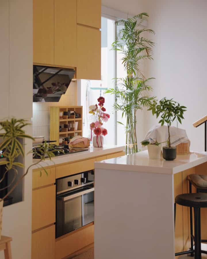 Update Kitchen Casadirio 2025.

Salah satu alasan kami memilih kitchen island yang ada rodanya adalah dapat mengubah layout dapur agar tidak bosen dilihat. Kami juga menambahkan beberapa tanaman agar dapur kami terlihat lebih hidup.

#kitchen #dapur #kitchenjapandi #dapurjapandi #dapurminimalis #japandi #minimalis #japandikitchen