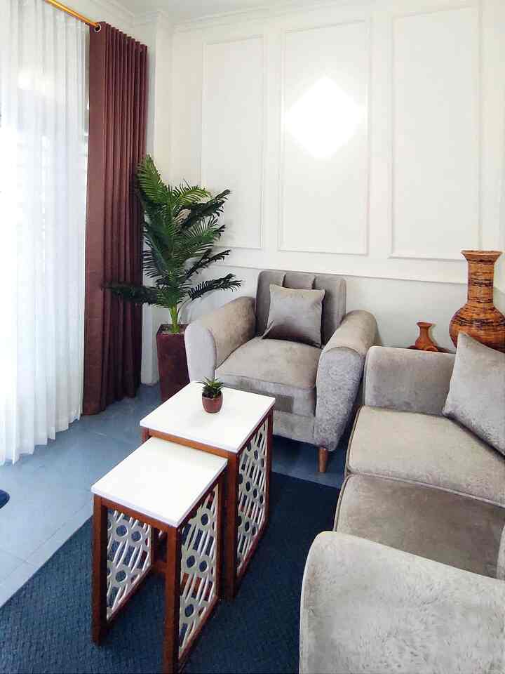 Perbedaan Ruangan yang diberi sentuhan lantai vinyl dan masih lantai bawaan…

Sebegitu ngefeknya memakai lantai vinyl dirumah kalian ✨

#RuangTamu #Rumahsederhana #ruangtamumini #ruangtamuminimalist #ruangtamuestetik #vinylLantai #Ruangmakan #ruangmakanminimalist 