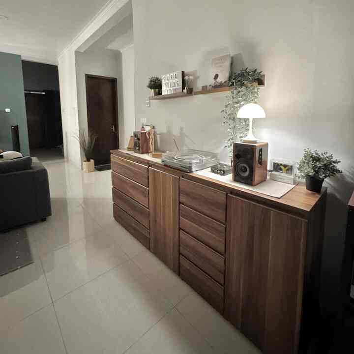 incense time — calm night 🌙😌

lighting incense and dimming the lights at night before bed & after a day of activities makes sleep more comfortable! 

love this routine ✨🌙

#incense #incenseholder #ambalan 
#tablelamp #jeannielamp #bedtime #artificialplant #tanamanartificial #NightVibe