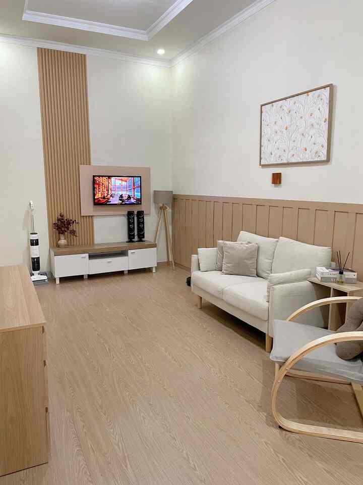 Tips Rumah terlihat Warm dan Elegant dengan budget terbatas (low budget) 🤎

• Pemilihan warna cat terang seperti putih atau cream.

• Pemilihan warna lantai, menciptakan “warm ambience” menggunakan lantai vinyl atau SPC.

• Pemilihan furniture dengan tema unsur kayu warna white wood untuk menciptakan ruangan dengan kesan hangat.

#CatTembokMinimalis #SofaMinimalis #VinylFloor #WallPanel #DrawerKayu #ElegantOnBudget #DesainRumahElegant #SederhanaMewah