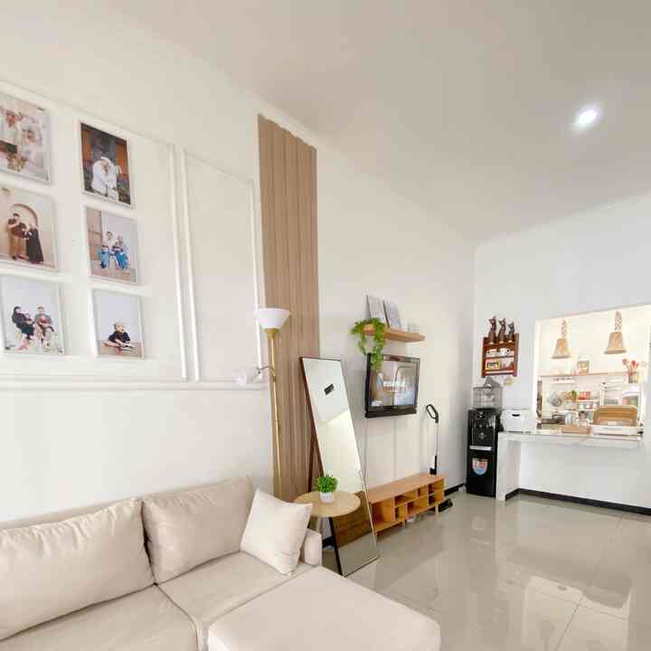 Menambahkan meja sudut di Living room✨ 


#rumahminimalis
#Livingroom
#inspirasilivingroom
#ambalan 
#standlamp 
#standingmirror
#wallbatten