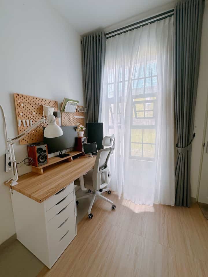 Dengan pemilihan tirai yg tinggi seperti ini bisa memberikan mewah untuk rumah sederhana seperti ini.

#elegantonbudget #designrumahelegant #sederhanamewah #gorden #lantaivynil #kamartidursederhana #kamartidur #Rumahpengantinbaru #rumahdalamgang