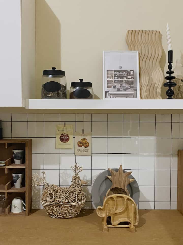 Mewah dengan dapur serba sticker, makeover dapur super low budget tapi ampuh bikin dapur jadi wow. Selama kita rajin bersihin dan tau cara rawatnya, sticker2 ini bakal tetap awet dan aman kok, punyaku pemakaian uda setaun tapi tetep oke loh
#wallpapaerestetik
#elegantonbudget
#desainrumahelegant
#sederhanamewah
#makeoverlowbudget