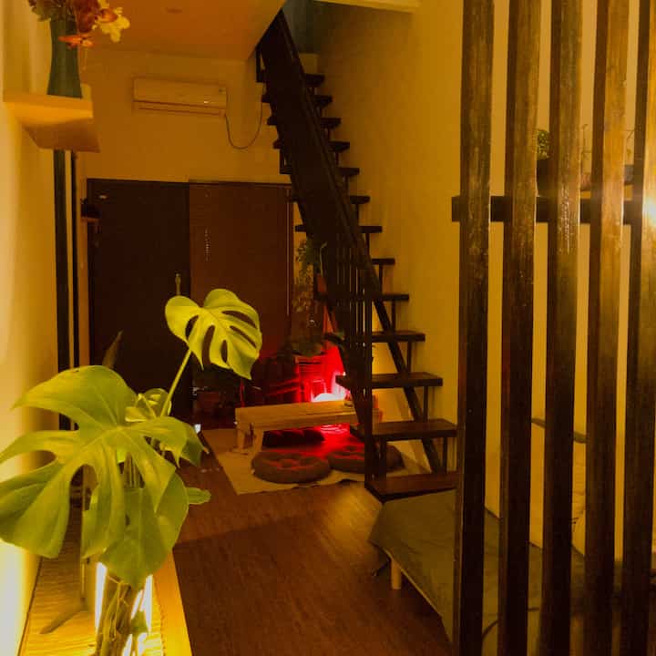 Ini cara aku membuat rumah terlihat elegan dan mewah namun masih on budget✨

Yaitu dengan menggunakan vinyl agar rumah terkesan hangat dan nyaman, aku juga memilih interior yang multifungsi agar tidak menimbun banyak barang yang tidak terpakai. 

Aku juga menggunakan lighting yang tepat untuk rumah terasa mewah😍

Gimana menurut kalian? Yuk ceritain rumah on budget kamu!😍

#ElegantOnBudget #DesainRumahElegant #SederhanaMewah #Vinly #RuangTamu #JapandiHome