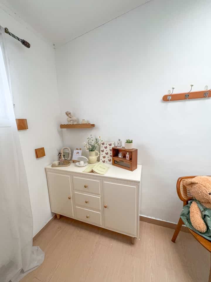 Sudut estetika saya 🤍

#roominspo #inspirasidekorrumah #dekorasiruangtamu #roomdecor #studiokorea #koreanroom #koreanstudio #studioroom