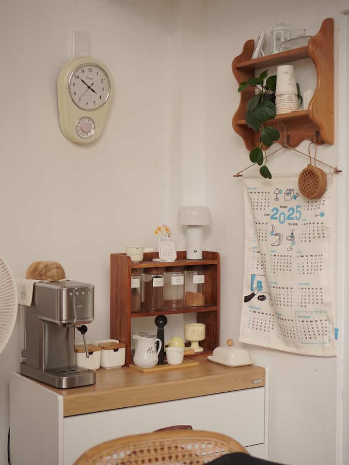 Coffee Corner
area yang selalu digunakan setiap pagi.


#CoffeeCorner
#aesthetichouse
#koreanstyle
#Woodwhite
#japandistyle