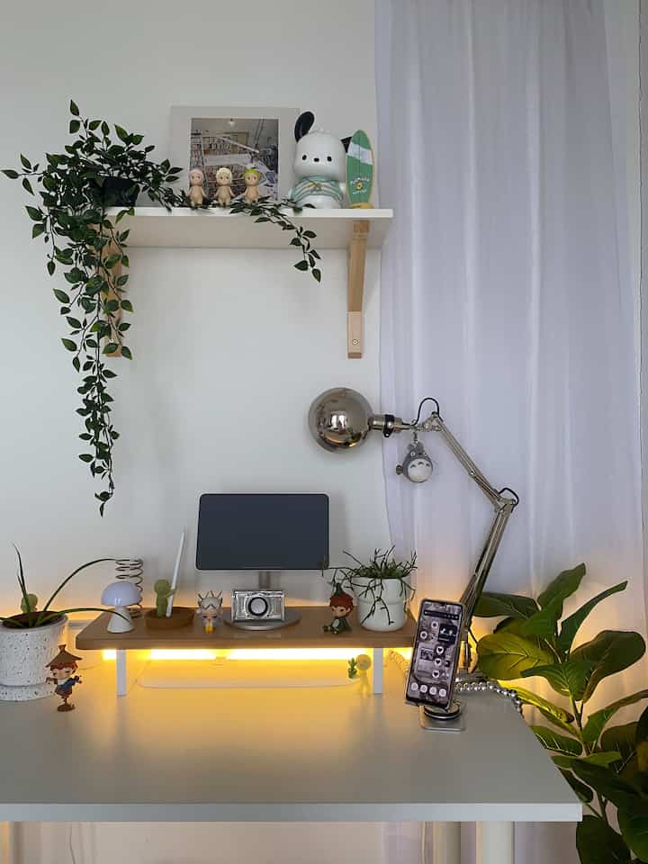 Suka banget figur lucu 🫶🏻 kalian bisa taruh di meja kalian supaya ada sentuhan ‘Fun’ di meja kalian 💚

#MejaKerja #InspirasiMejaKerja #DekorasiMejaKerja #DekorasiMejaBelajar #MejaKerjaMinimalis #MejaBelajar #InspirasiMejaBelajar #MejaBelajarMinimalis

