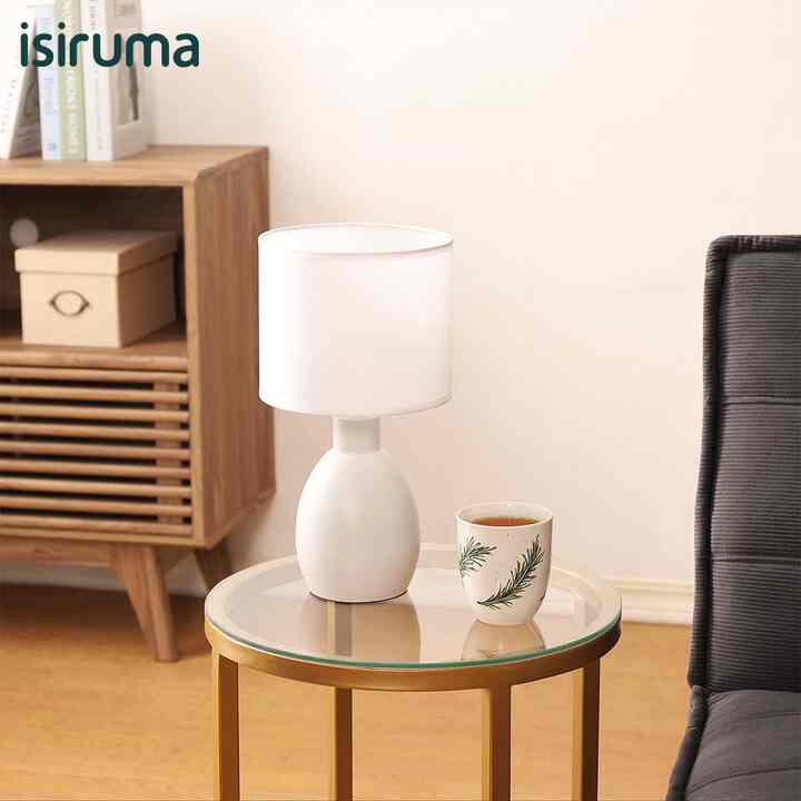 Lampu menjadi salah satu sumber daya yang dibutuhkan semua kalangan masyarakat saat ini, setiap jenis lampu selalu memiliki gaya keunikan dan fungsinya masing-masing.  

ISIRUMA menghadirkan produk terbaru yang dapat menemani hari-hari anda menjadi lebih berkesan. MICHELLE Table Lamp menjadi salah satu varian kategori lampu hias / meja / tidur yang memiliki desain unik serta minimalis sehingga mudah ditempatkan dimanapun kebutuhan ruangan anda.  

Spesifikasi :  
Dimension Product : 18 x 18 x 35 cm, Lingkaran bawah dia : 10cm 
Dimension Packing : 21 x 21 x 32 cm 
Gross Weight : 1 kg 
Packaging Type : Standard Packaging 
Material : Ceramic, Fabric White, Lamp Holder E27*1pc  

MICHELLE Table Lamp memiliki kapasitas daya sampai dengan 40watt, sehingga untuk kebutuhan penerangan cahaya dapat disesuaikan dengan luas dan bentuk ruangan anda. 

Terbuat dari bahan keramik berkualitas berwarna putih dan frame fabric putih yang mudah dibersihkan.  

Note : Produk ini menggunakan fitting bohlam tipe E27 dan belum termasuk bohlam didalam kemasannya.

#lampu #lampumeja #lampuruangtamu #isiruma