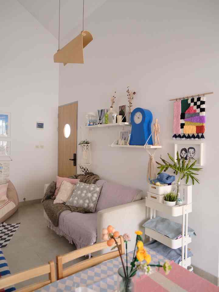 ✨ベストバイベスト5✨ 
1. インフォマ スロー ライラック
落ち着いた色合いですが、部屋をカラフルにしてくれて、色褪せていないので、お気に入りのひざ掛けの一つです。
2.イケアの時計 
モデルはクラシックですが、ブルーの色が非常に魅力的で象徴的です 🩵
3. カラフルなハンギングラグ
部屋のアクセントの1つであるクールな色の組み合わせにより、壁が地味になりすぎなくなります。
4. 質感のあるクッションカバー 
このクッションカバーは質感がさらに個性的でとても気に入っています🤩
5.市松模様ブルーピンクレッド
色が豊富なので部屋が単調にならないのでベストバイの一つです🔵

#LylacThrow #RugHangingWall #Trolley #Top5BestBuy #RekomendasiProduk #AmbassadorPick #HomeDecorIdeas #HomeDecorInspo