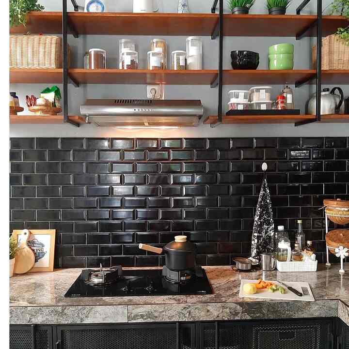 Ternyata denger2 kabar tentang up datean keadaan temen ga ada jeleknya juga ya hahahha salah 1 faktor aku bisa nemu rumah ini adalah karna denger kabar temen ada yg beli rumah di perumahan ku skrg ini, iseng2 liat pgn tau kaya apa & kebetulan jaraknya juga ga jauh dari rumah org tua (yg saat itu aku msh tinggal di rumah orgtua) ternyata masih ada beberapa yg kosong meski ukurannya ga besar atas ijin org tua & tentunya Allah Alhamdulillah sampe skarang msh jadi milik 


#masyaAllahtabarakallah #minihousetour #ceritarumahku #inspirasirumah #industrialstyle #renovtanpaarsitek 