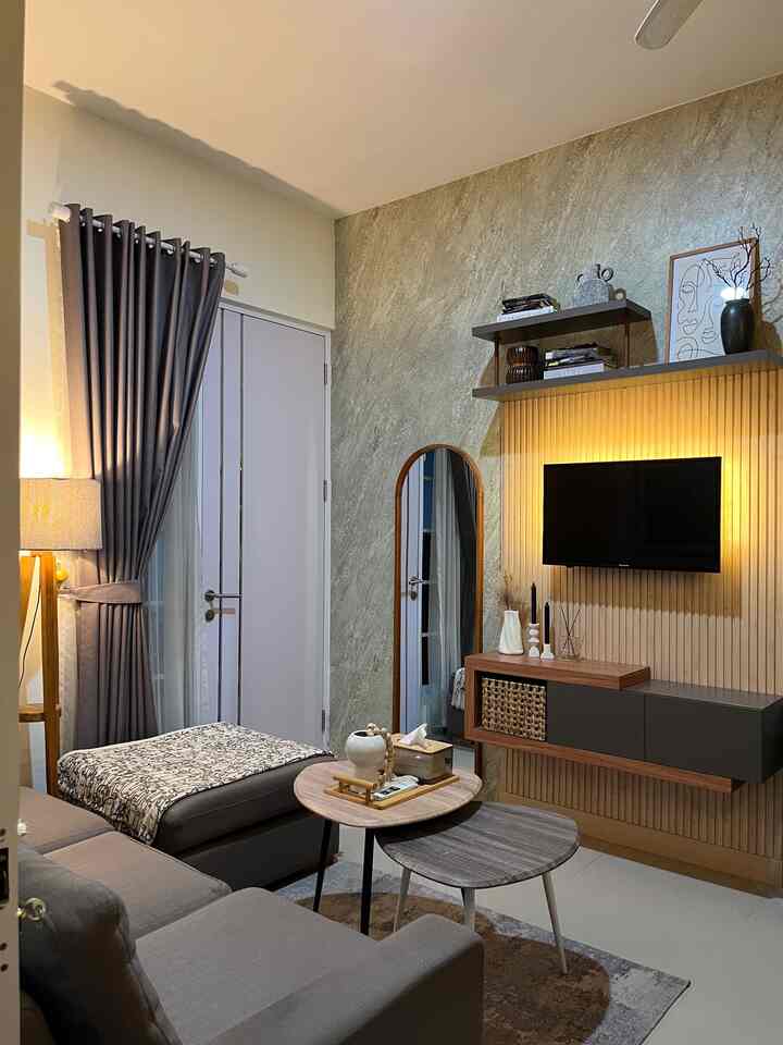 I really looove ever single thing di living room sekarang ini. Semua item "match" baik dari segi bentuk, warna maupun ukuran. Here i spill 5 best thing to buy;

1. Sofa Minimalis
Memilih sofa warna taupe ga gampang kotor, dengan design minimalis timeless ga akan tergerus jaman. Love it

2. Upvc Marmer
Dinding polos jadi terlihat lebih hidup dengan menambahkan wall panel motif marmer. Looks elegant

3. Standing Mirror
Spot fav ibu buat double check ootd tiap kali mau pergi.

4. Koleksi Cushion
Suka banget koleksi cushion beserta covernya yang lucu-lucu.

5. Standing Lamp & Lighting lainnya
Bikin vibes malam lebih warm & cozyyy.

#Top5BestBuy #RekomendasiProduk #AmbassadorPick #SofaMinimalis #MarmerUPVC #WallPanelEstetik #LightingRumah