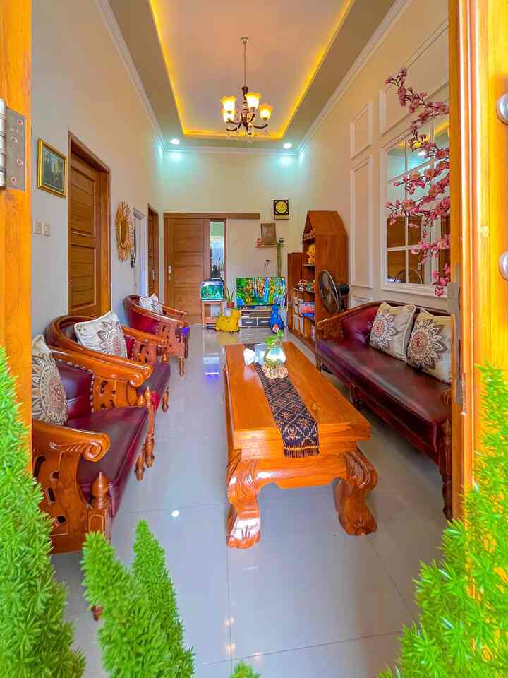 💡 5 Barang Simpel yang Bikin Rumah Makin Cozy! 💡
Aku punya beberapa rekomendasi barang yang wajib banget kamu punya untuk bikin suasana rumah
lebih nyaman:
1⃣ Kaca Tempel Dinding - Menjadikan ruangan terkesan lebih luas🪞
2⃣ Lampu Gantung - Ruangan menjadi lebih mewah💡
3⃣ Bunga Sakura Artificial - Ruangan menjadi lebih hidup dan berwarna 🌸
4⃣ Cermin Bingkai Rotan - Cocok untuk hiasan dinding🪞
5⃣ Aquarium Ikan Cupang - Bentuknya mini dan estetik, cocok untuk pemanis meja tamu🐟

Samaan yuks☺️

#livingroom #lampugantung #cermindinding #cerminrotan #aquariumikancupang #bungaartificial #Top5BestBuy #RekomendasiProduk #AmbassadorPick